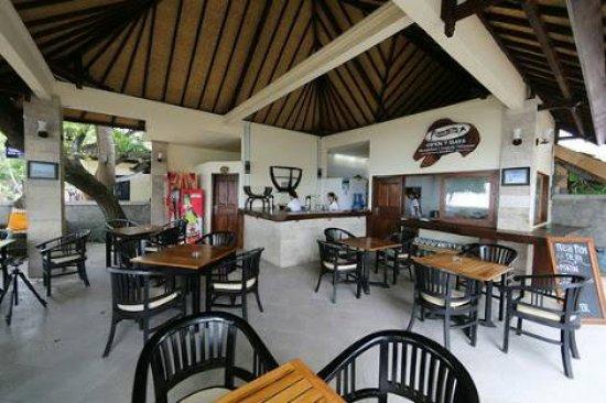 Santhi Bar Lovina