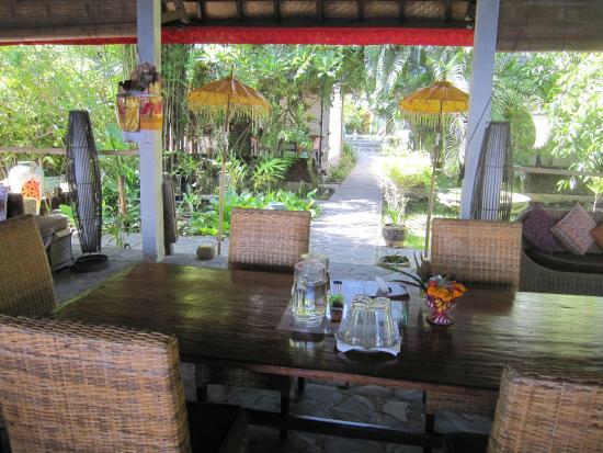 Cili Emas Oceanside Resort
