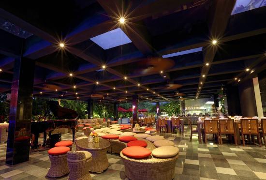 Yanies Restaurant