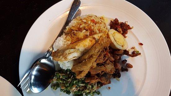 Nasi Ayam Kedewatan Bu Mangku