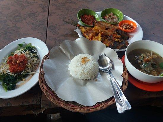 Lesehan Ikan Bakar