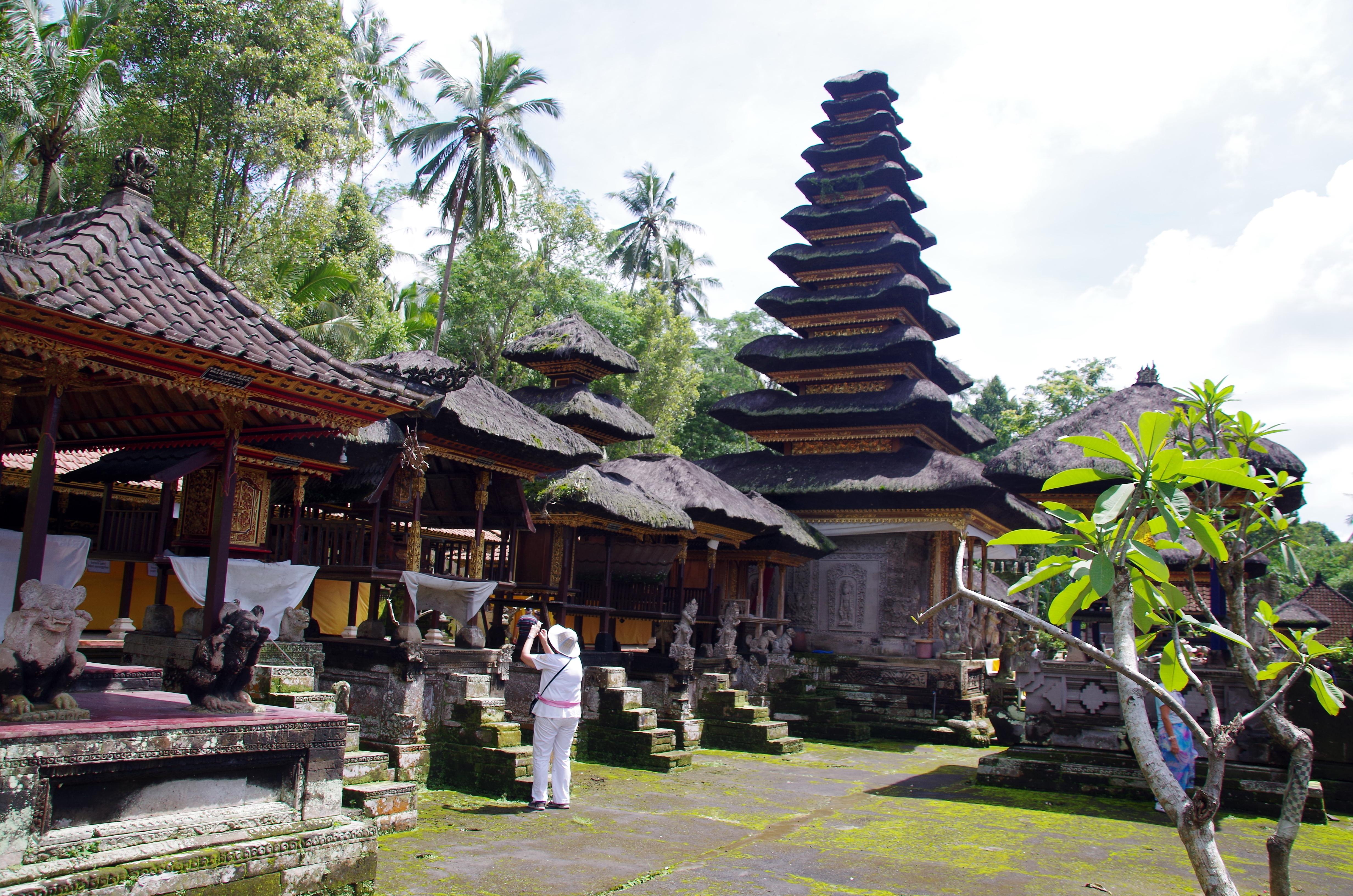 Pura Sakenan