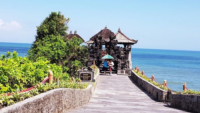 Pura Batu Bolong