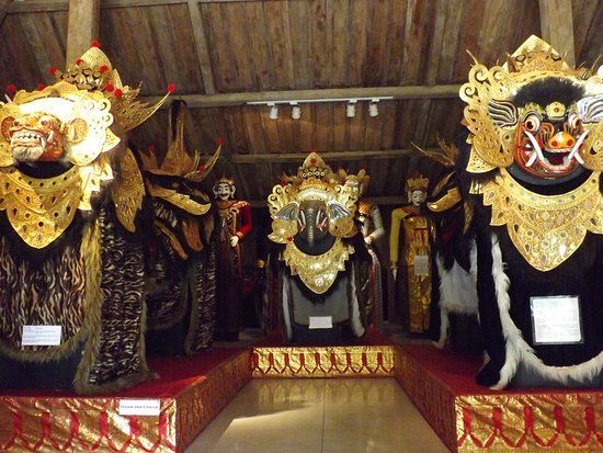 Rumah Topeng dan Wayang Setia Darma