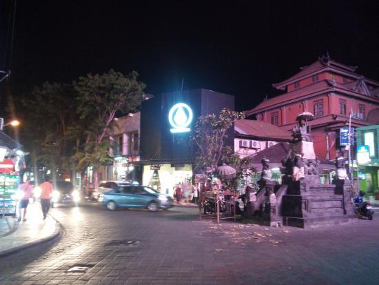 Jalan Raya Legian